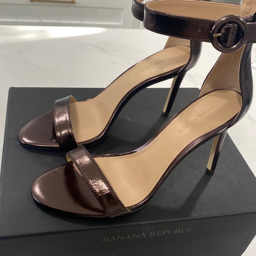 NEW Bronze strap heels with buckle